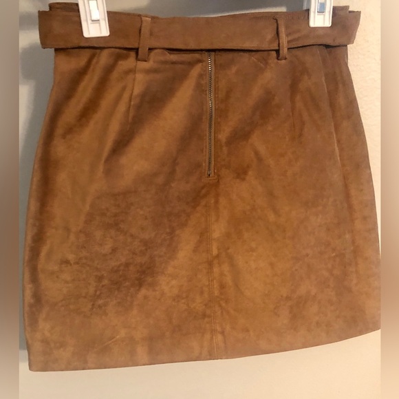 Perfect for Fall - Hollister soft, brown mini skirt - Picture 2 of 6